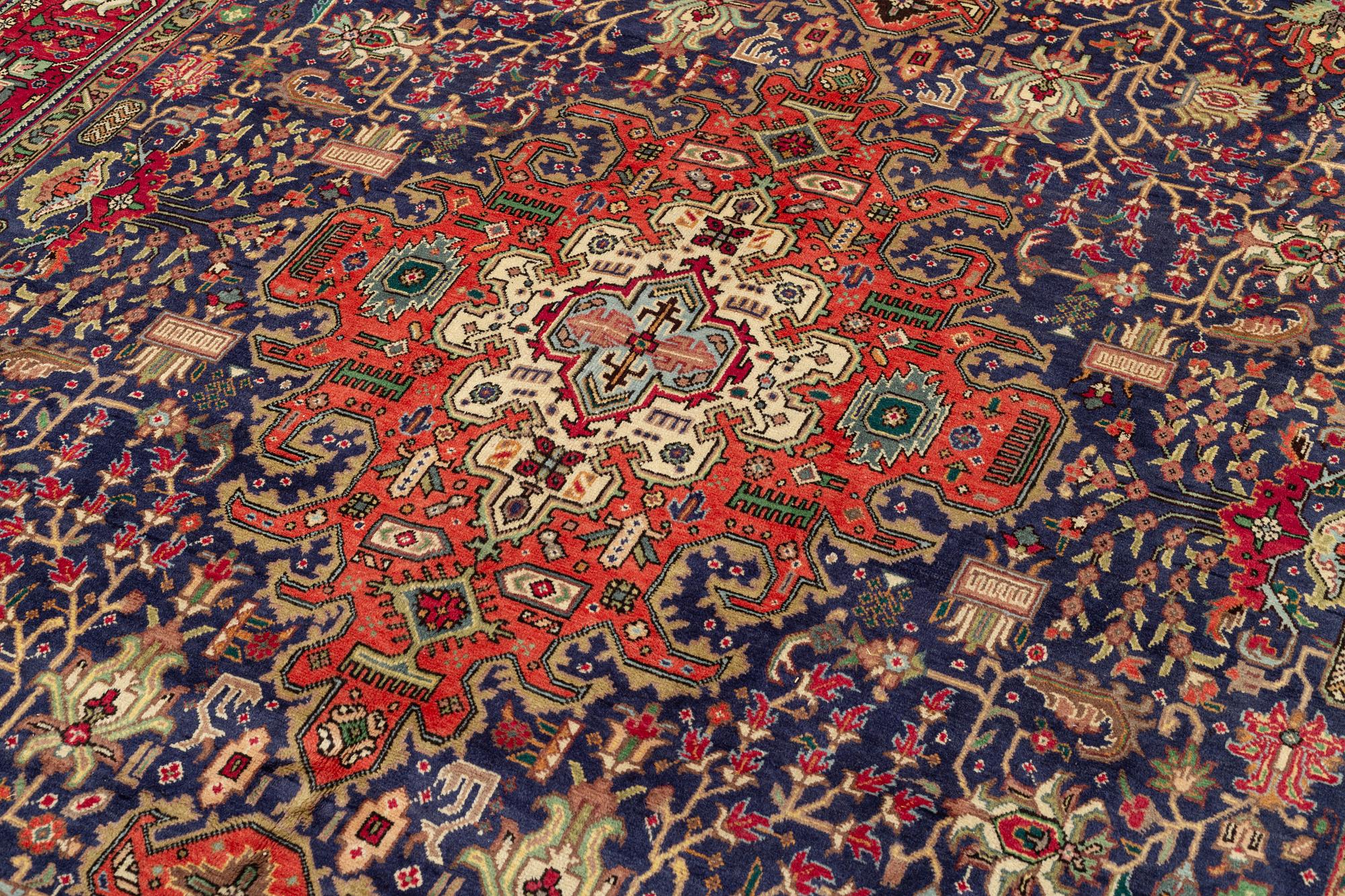 Matta, Täbriz, ca 345 x 245 cm.