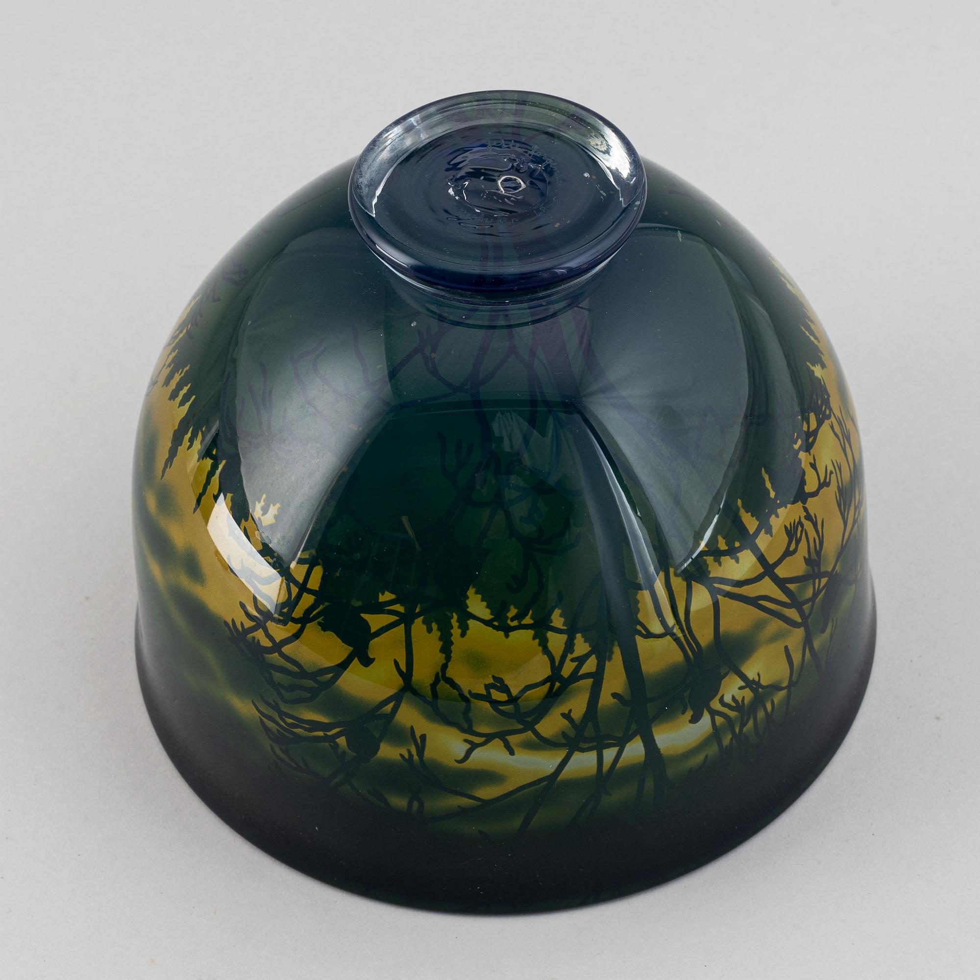 Jette Jörgensen, a cameo glass bowl, Sjöhyttan, Sweden 1987.