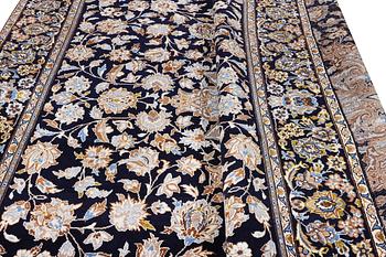 A Kashan carpet, c. 430 x 293 cm.