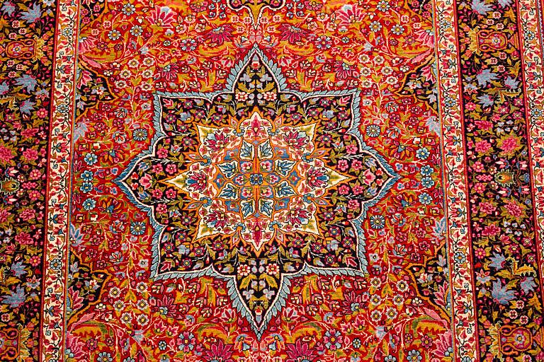 A rug, semi-antique Mashad, ca 224 x 141,5 cm.