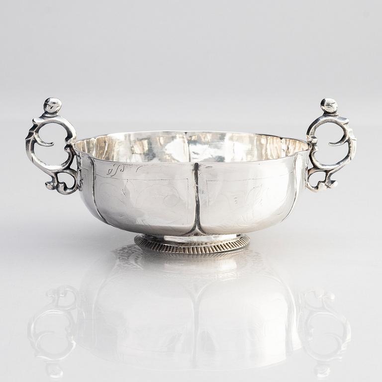 A Swedish 18th century silver brandy-bowl, mark of Peter Biörkman, Karlskrona 1782.