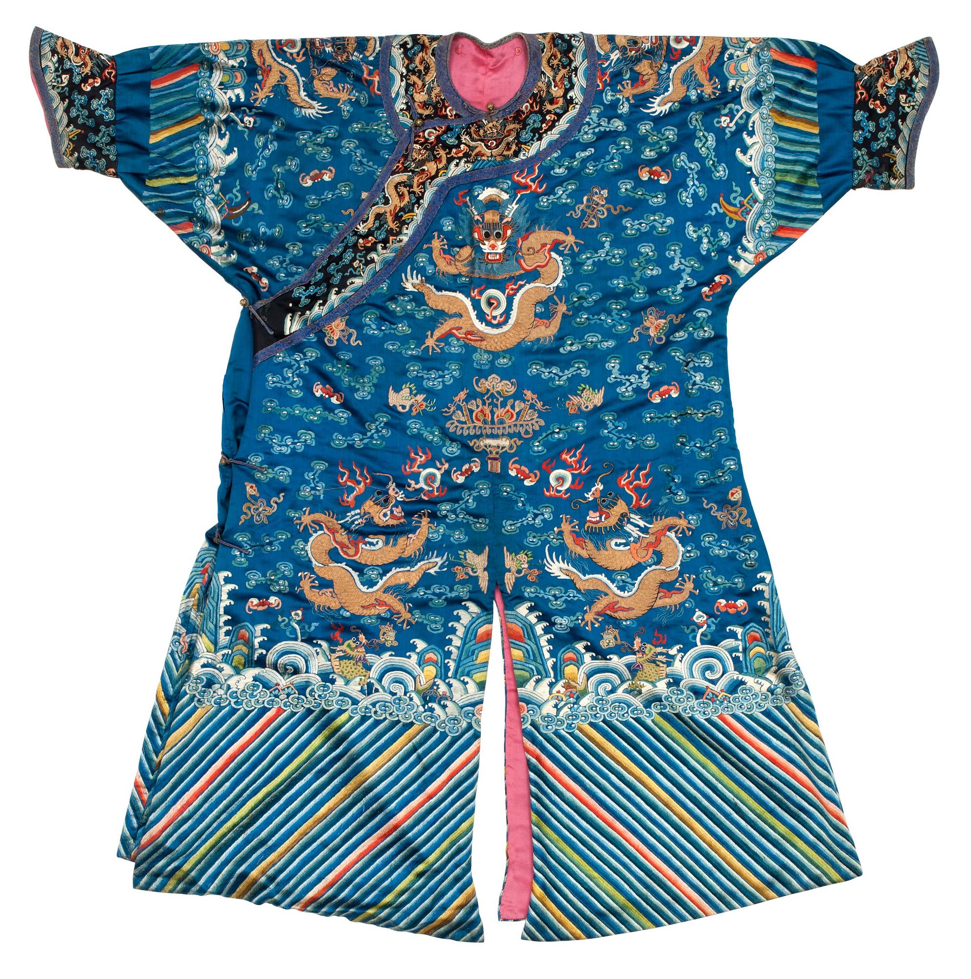 ROBE, embroidered. China around 1900. Height 133 cm.