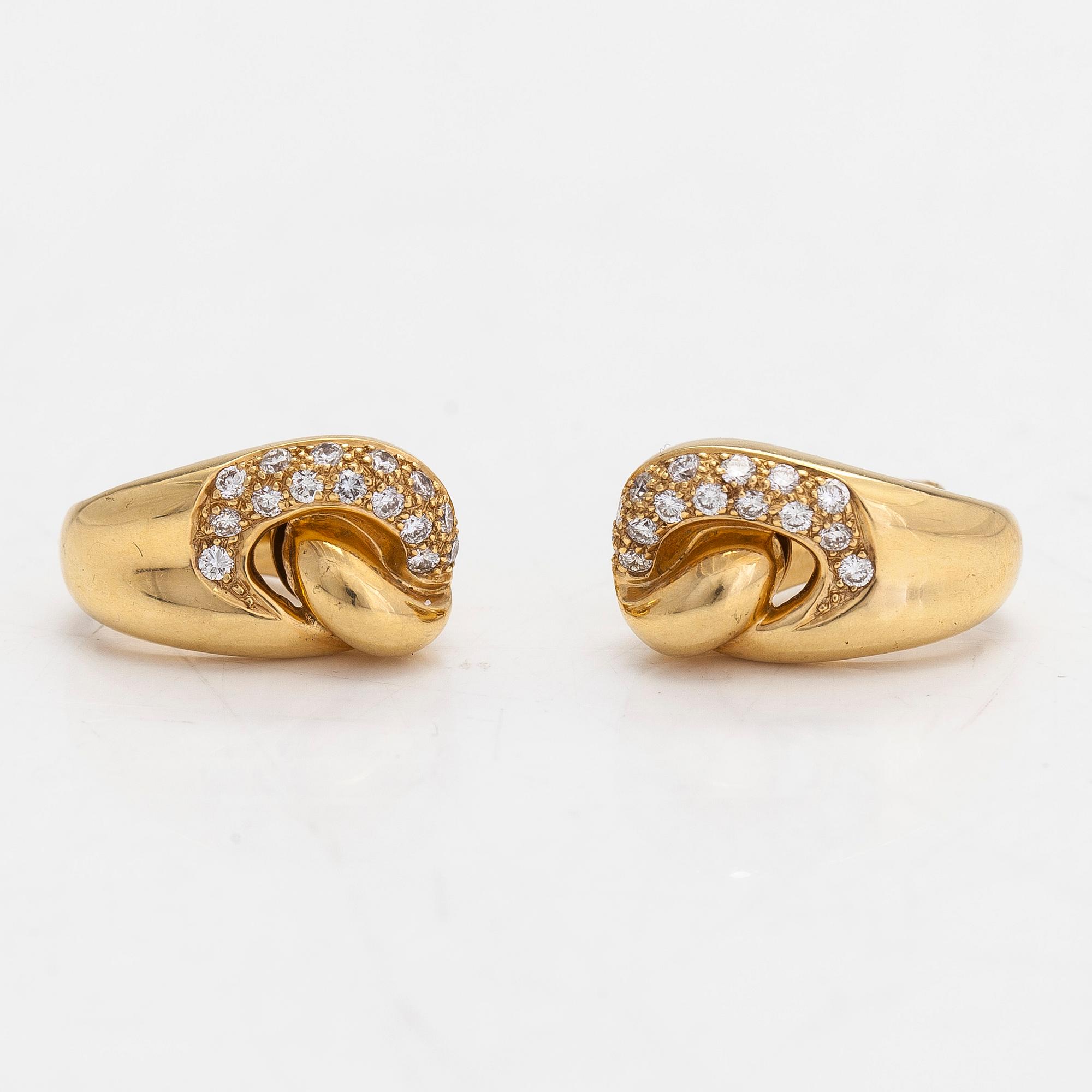 Örhängen, 18K guld, diamanter totalt ca. 0.30 ct. Utlänska stämplar.