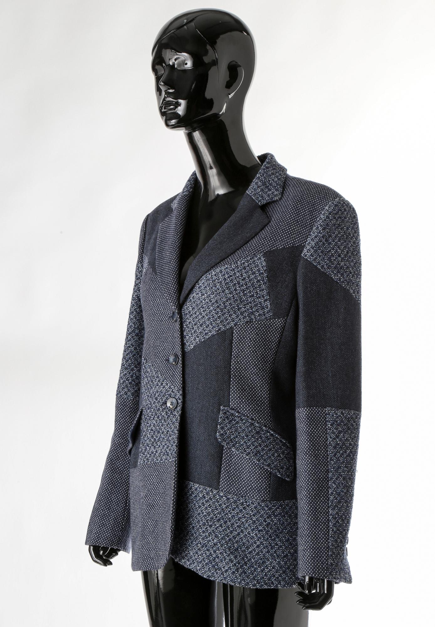 KAVAJ, Escada.