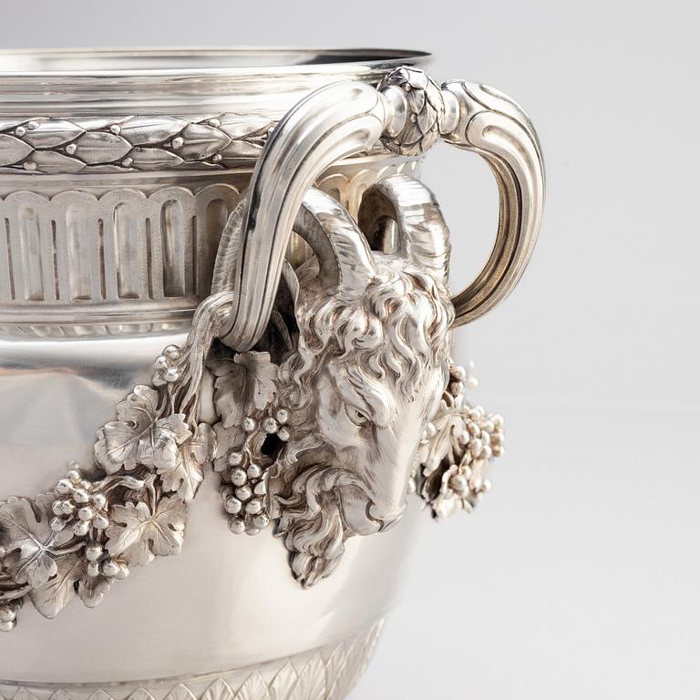 A very fine silver Wine cooler, workmaster Konstantin Linke, C.E. Bolin, Moscow 1893.