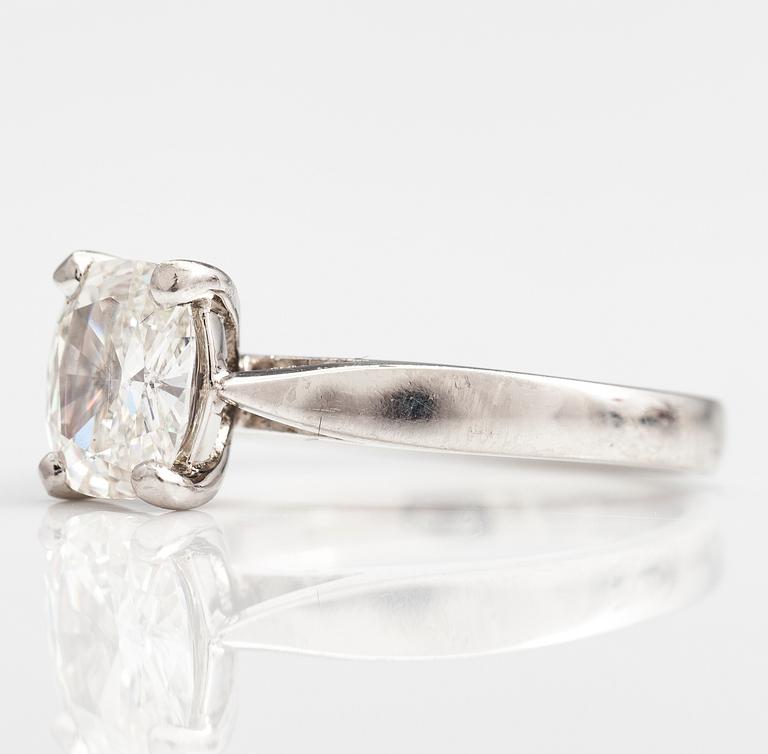 A palladium ring with a cushion brilliant cut diamond ca. 1.50 ct.