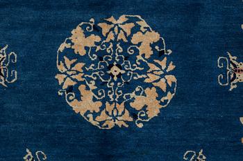Matto, semi-antique Beijing probably, ca 263 x 179,5-183,5 cm, China.