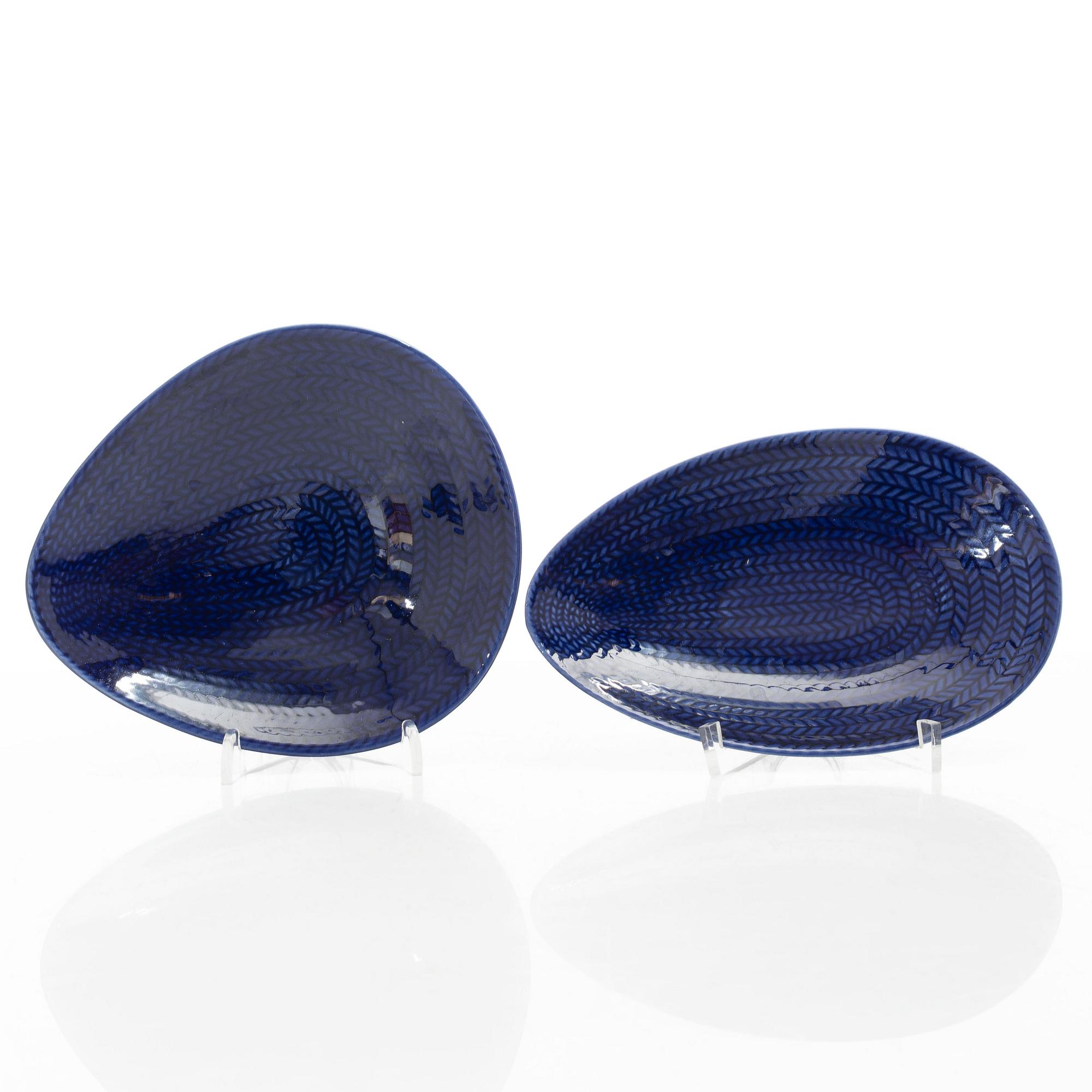 Hertha Bengtson, a set of nine 'Blå eld' service parts, Rörstrand.