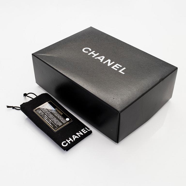 Chanel, A caviar leather clutch, 2006-2008.