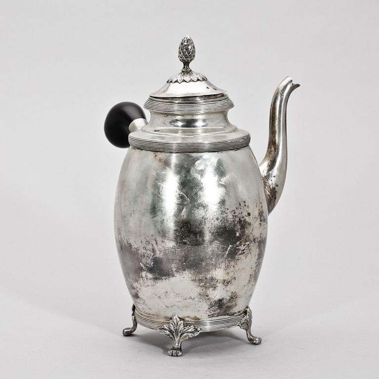 KAFFEKANNA, silver. Gustaviansk stil. David Andersson & Co  1909. Tot vikt ca 550 gram.