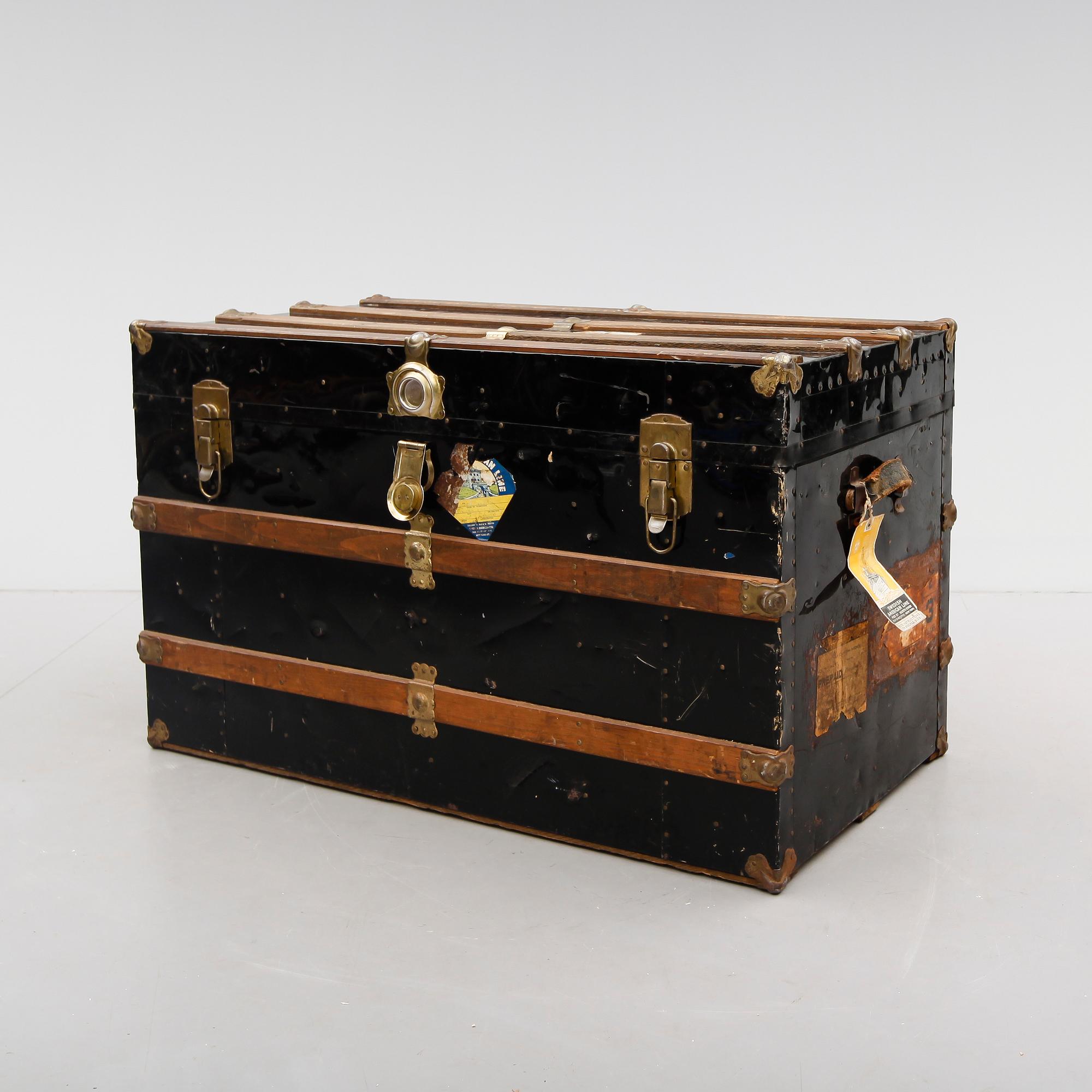 KOFFERT, 1900-talets första hälft.