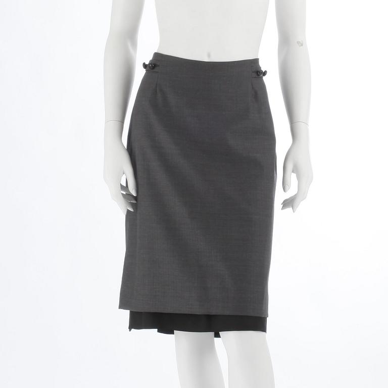 NOIR, a grey av black pencilskirt. Size 38.