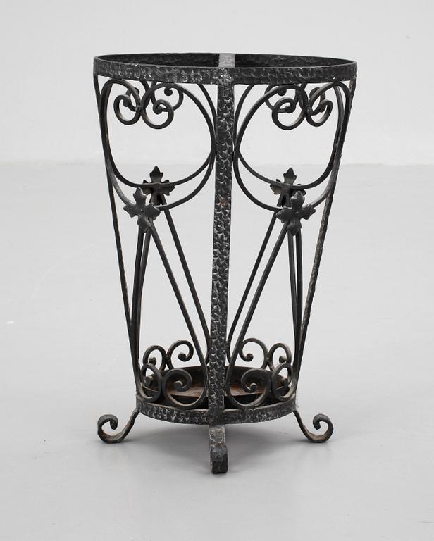 PARAPLYSTÄLL, smide, 1900-talets senare hälft.