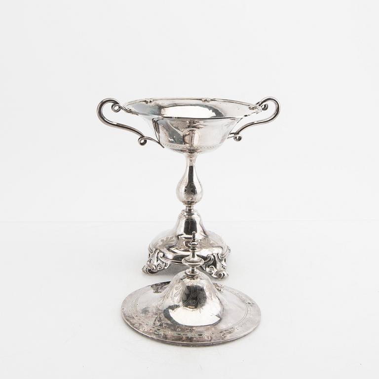A Swedish 19th century silver sugar bowl mark of Gustaf Möllenborg Stockholm 1872, weight 558 grams.