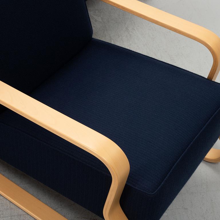 Alvar Aalto, fåtöljer, ett par, modell 44, Artek, Finland.