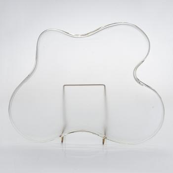 Alvar Aalto, a '3034' dish signed Alvar Aalto 3034. Manufactured by Iittala early 1960s.