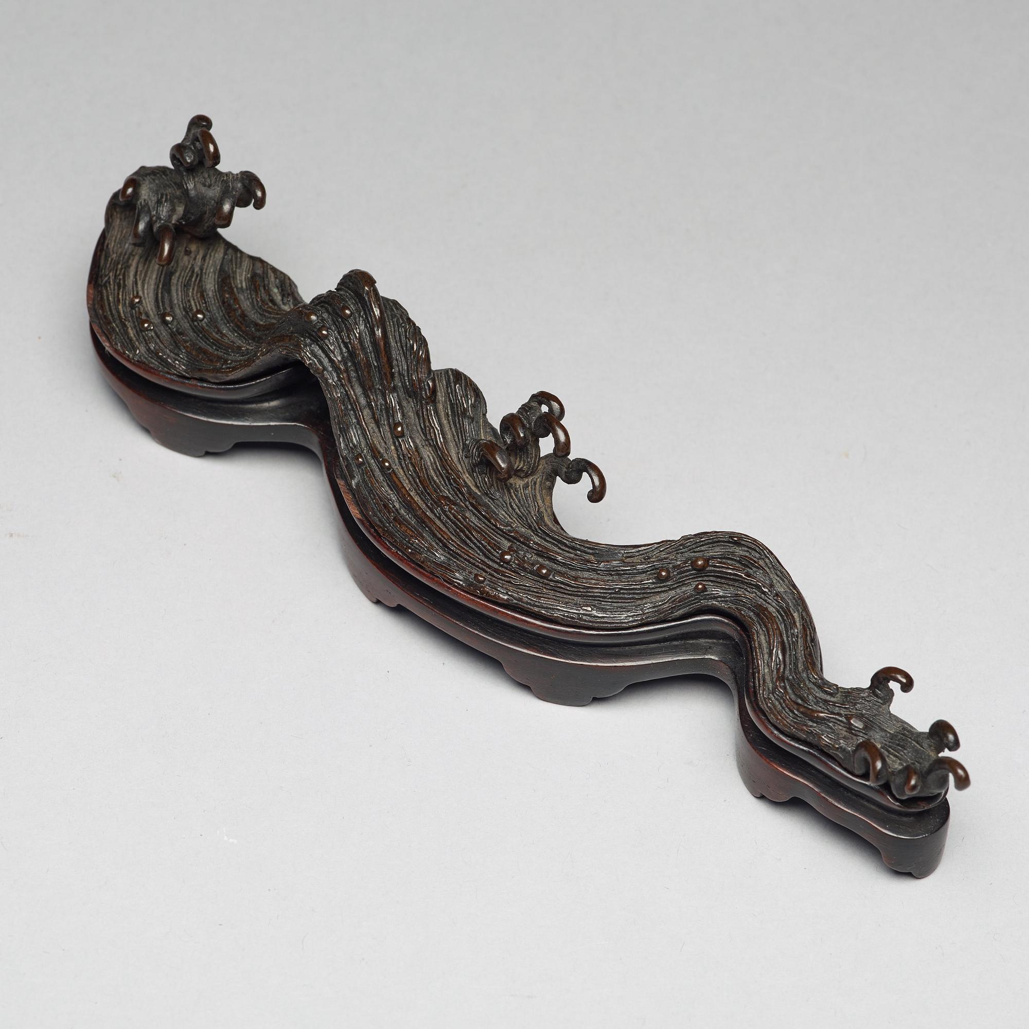 PENSELSTÄLL, brons. Qingdynastin (1644-1912).