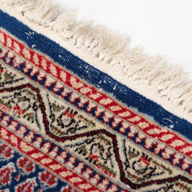 Gallerimatta, Serabend, ca 380 x 78 cm.