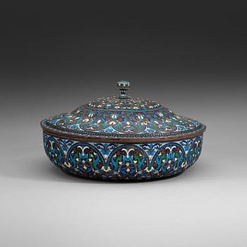 599. A Russian early 20th century parcel-gilt and enameled dish and cover, possibly Vasily Rukavishnikov, Moscow 1899-1908.