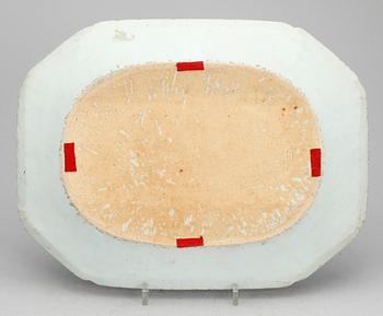 STEKFAT, porslin, Kina, Qianlong (1736-95).