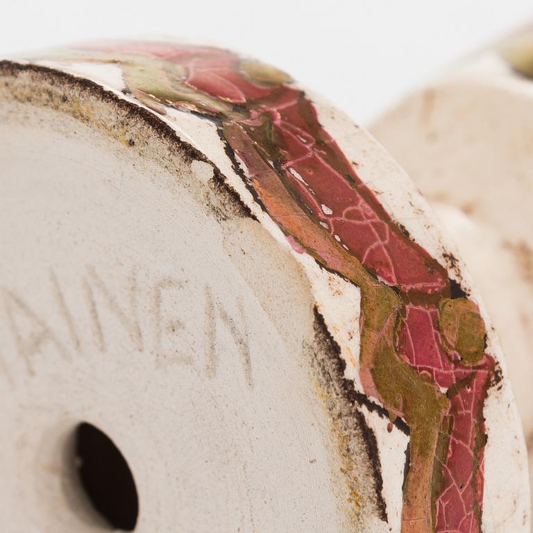 Birger Kaipiainen, a pair of stoneware egg cups signed Kaipiainen.