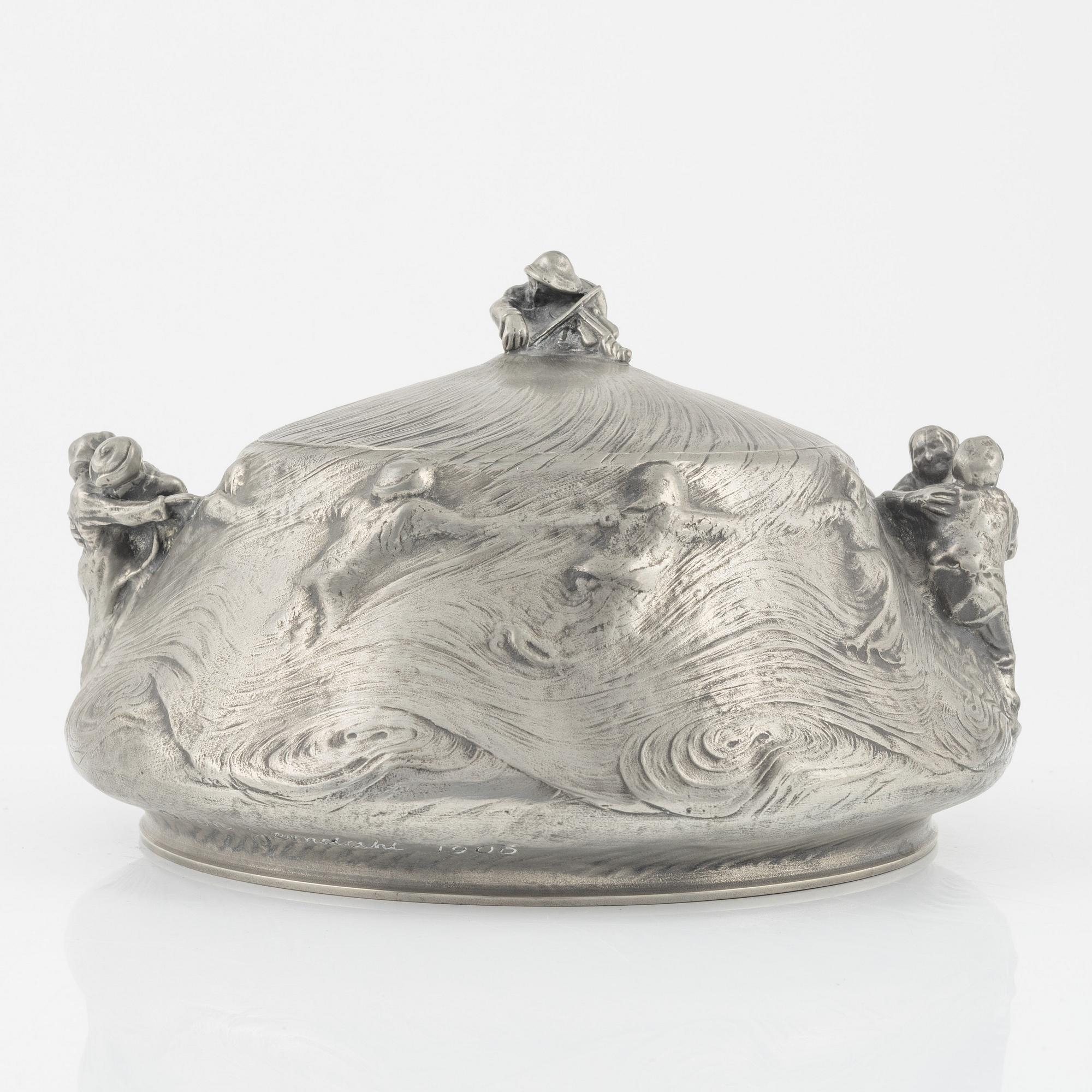 A pewter tureen by Aron Jerndahl, designed 1903, produced 1938.