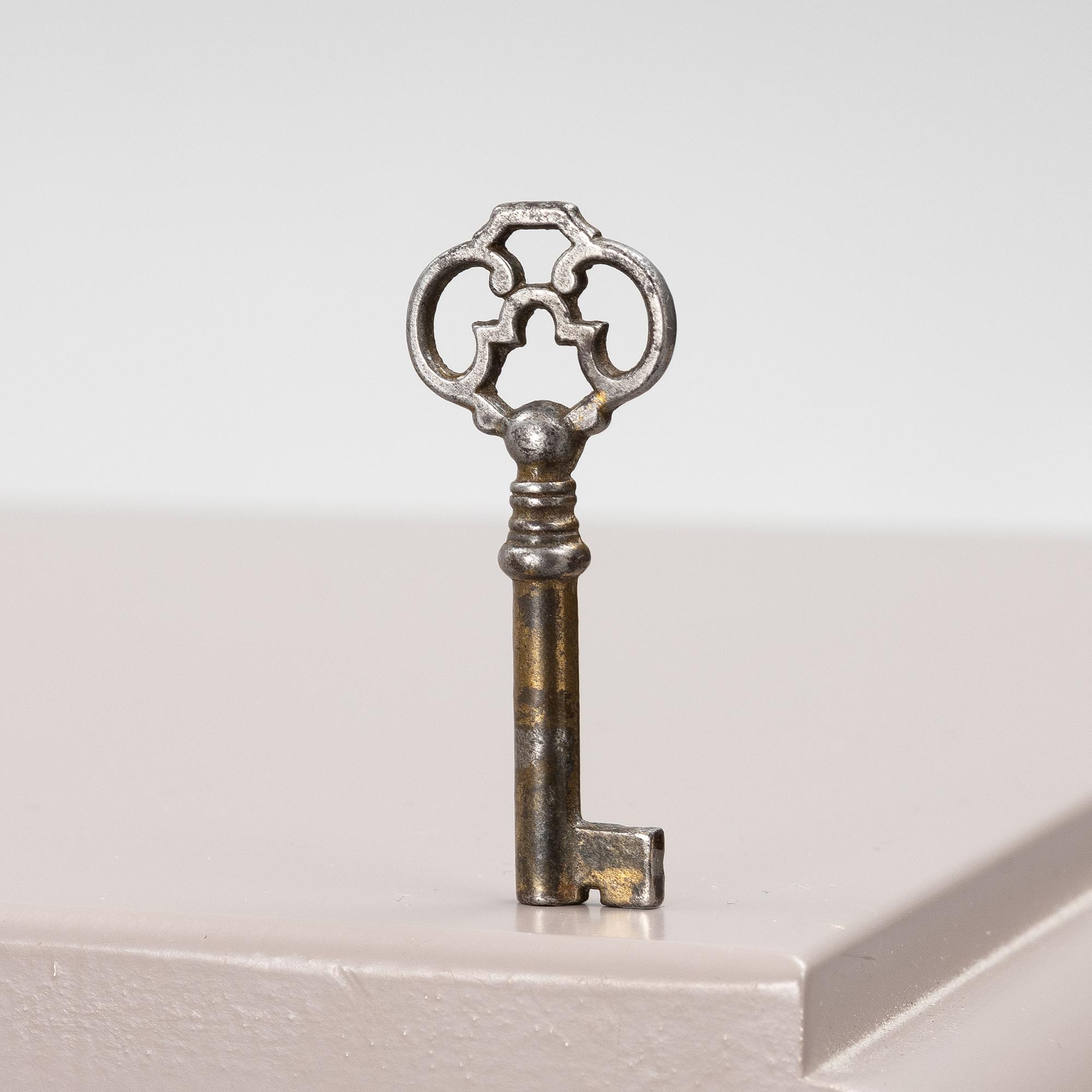 Nightstands, a pair, "Signum Gustavus", late 20th century.