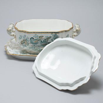 A earthenware table set of 136 pcs "Vexiö Guld",  by Arvid Ekberg, Gustafsberg, from around year 1900.