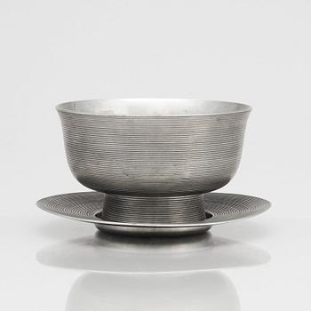 Björn Trägårdh, a pewter saucière with plate, Svenskt Tenn, Sweden 1930, 1932. Alva & Gunnar Myrdal Collection.