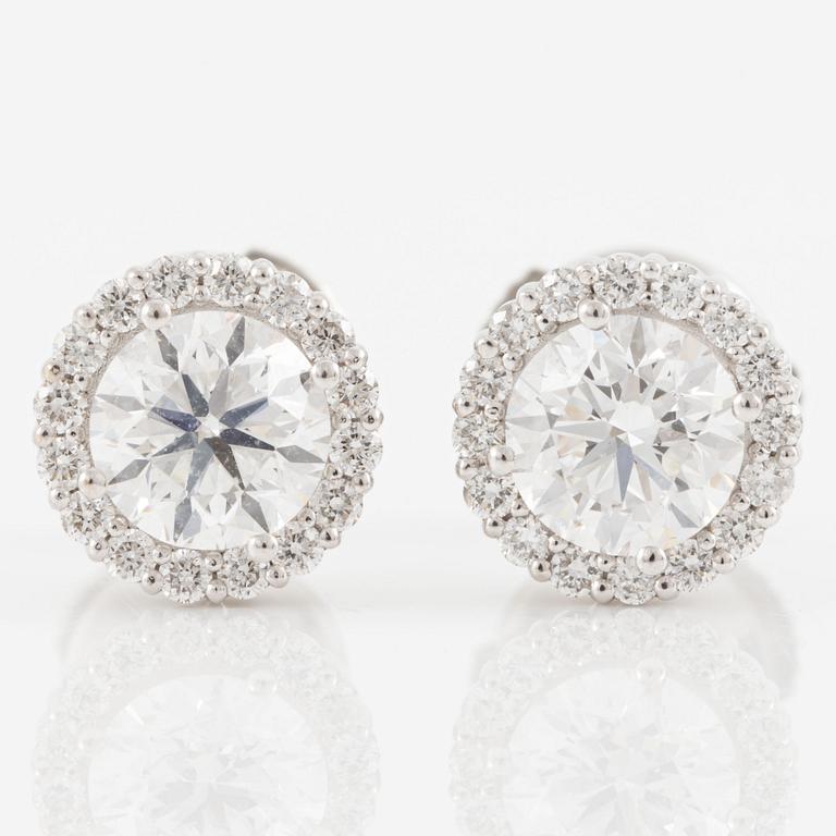 Earrings, 18K white gold set with brilliant-cut diamonds, accompanied by GIA dossier.