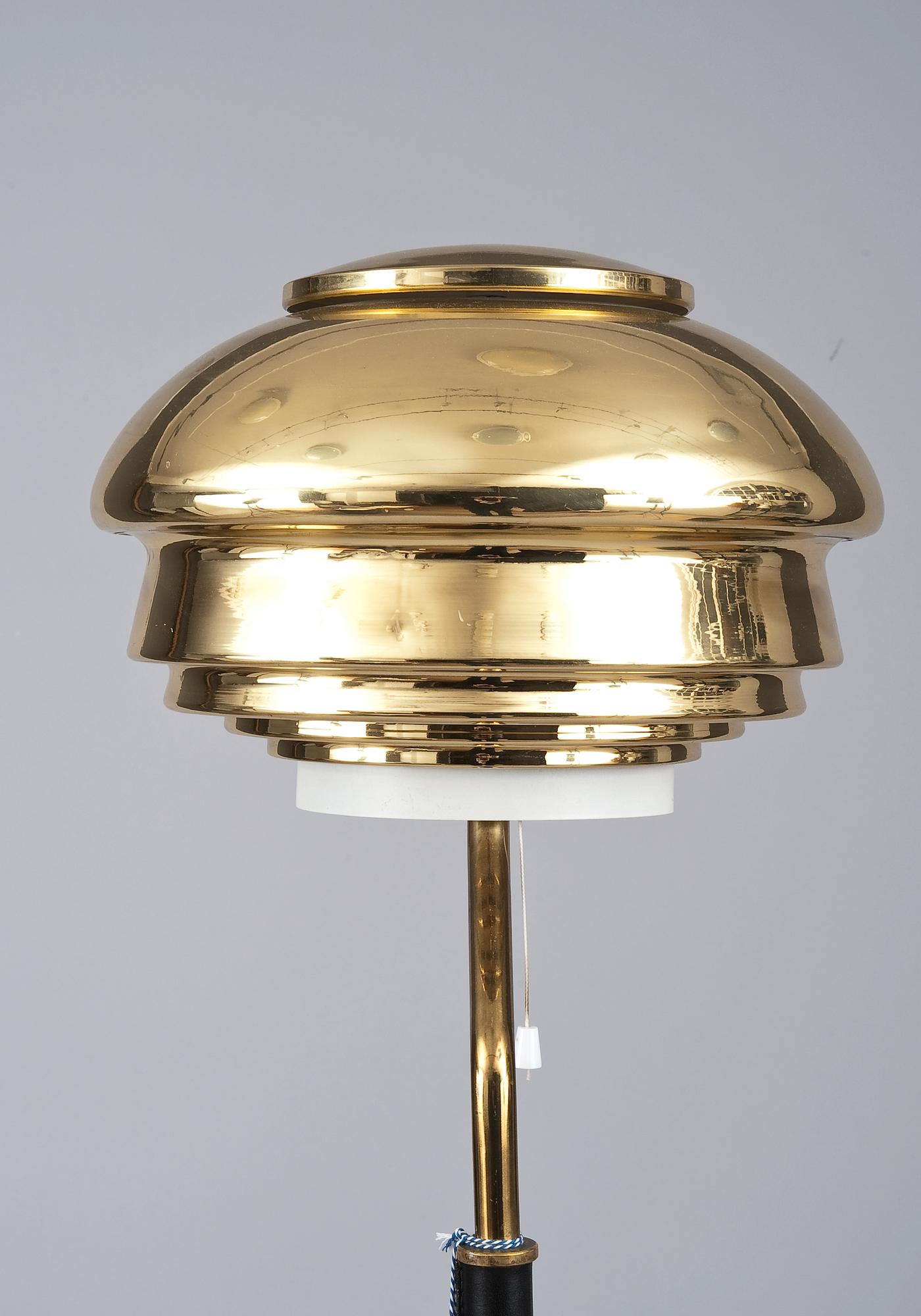 Alvar Aalto, GOLVLAMPA, NR A 808.