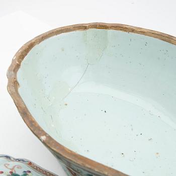 Terrin med lock, kompaniporslin. Qingdynastin, Qianlong (1736-95).