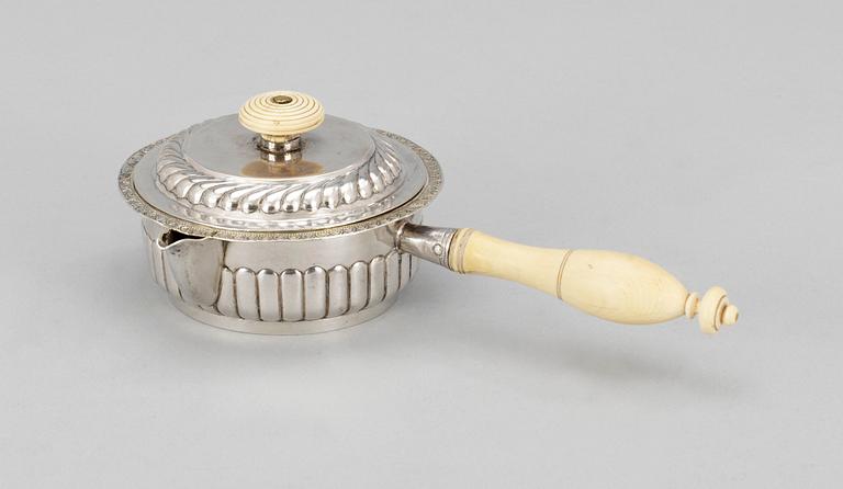 SMÖRPANNA, silver. Okänd smed , Moskva 1834.