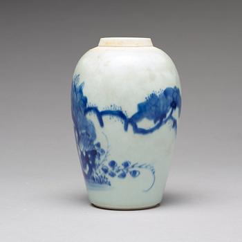 A blue and white Transitional vase, 17th Century.