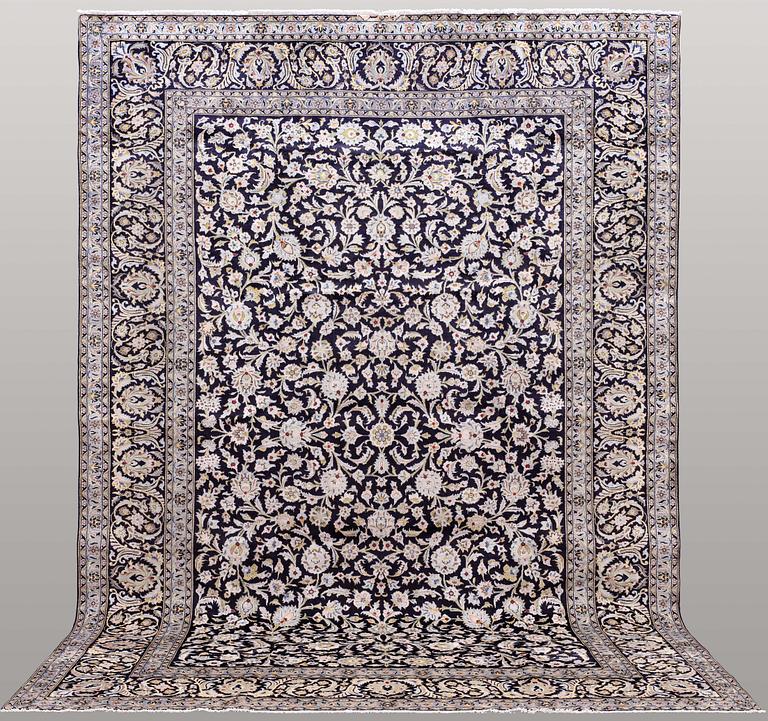 A carpet, Kashan, signed, ca 410 x 292 cm.