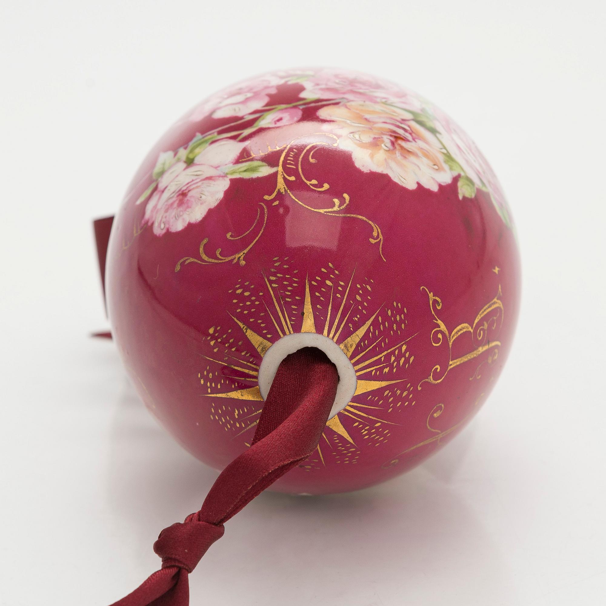 A Russian porcelain Easter egg from around the turn of the 20th Century.