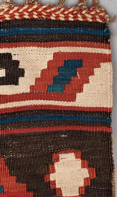 SEMI-ANTIQUE CAUCASIAN/PERSIAN KILIM. 334,5 x 176,5 cm.