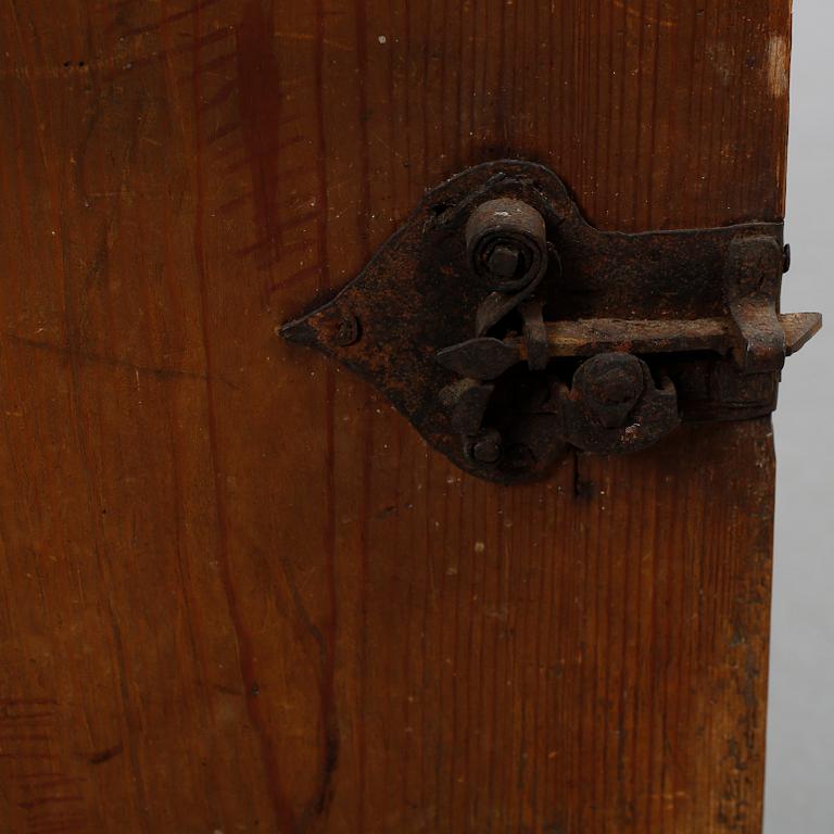 HÄNGSKÅP, sent 1700/ tidigt 1800-tal.