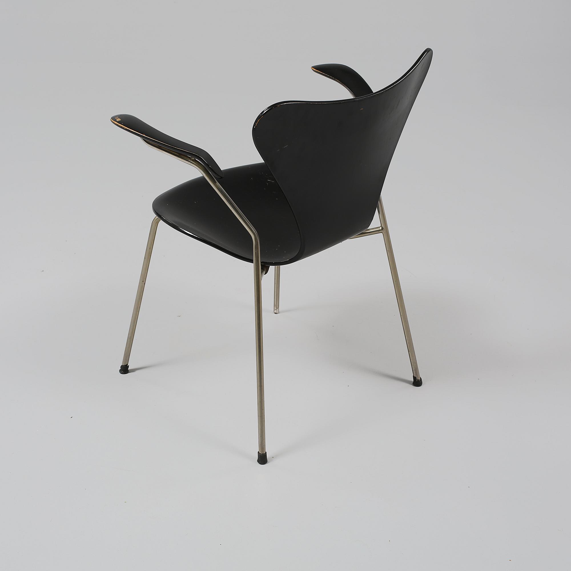 KARMSTOL, "Sjuan", Arne Jacobsen för Fritz Hansen, modell formgiven 1955.