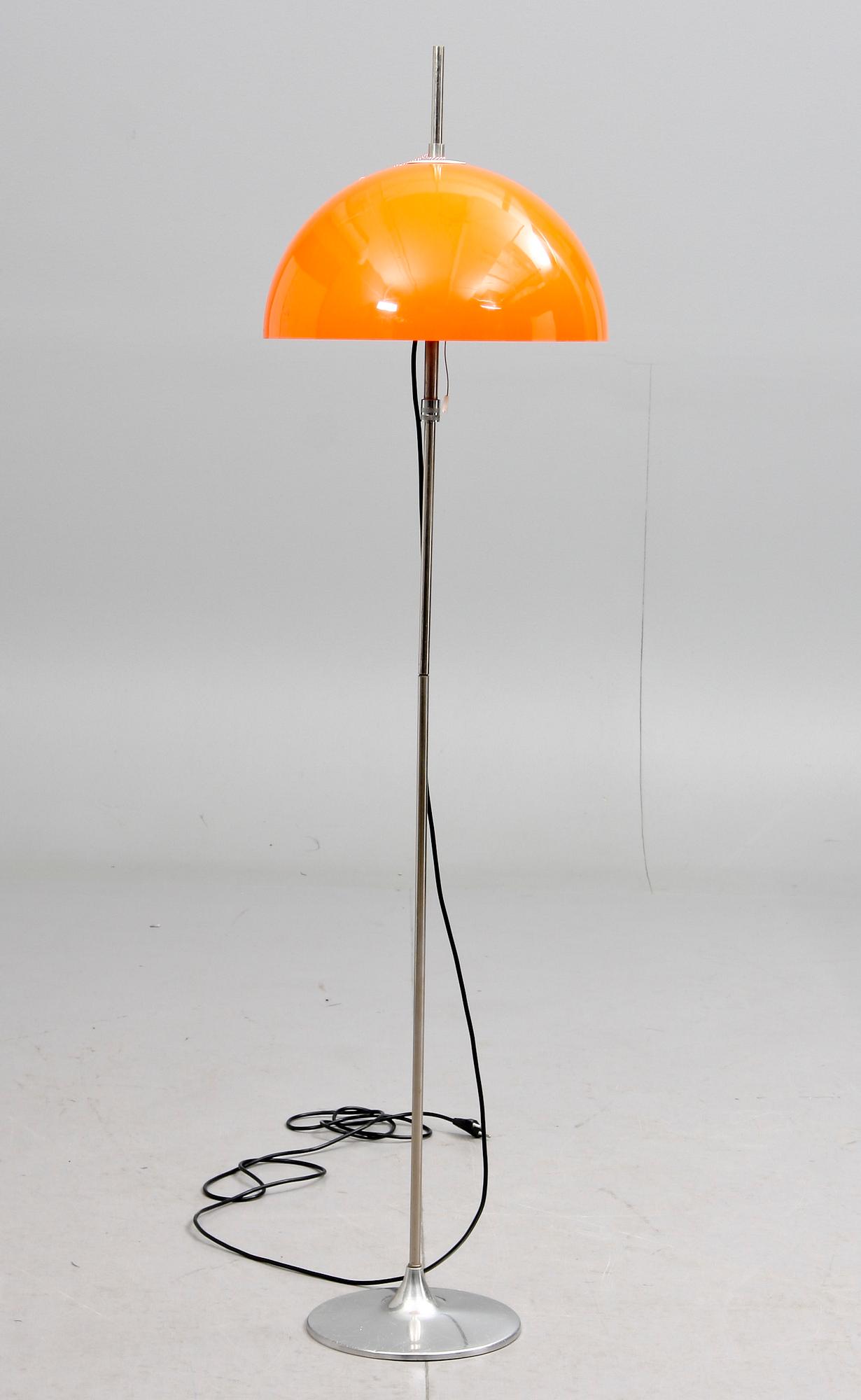 GOLVLAMPA, Lilux, design Hans Agne Jacobsen Markaryd. 1970-tal.
