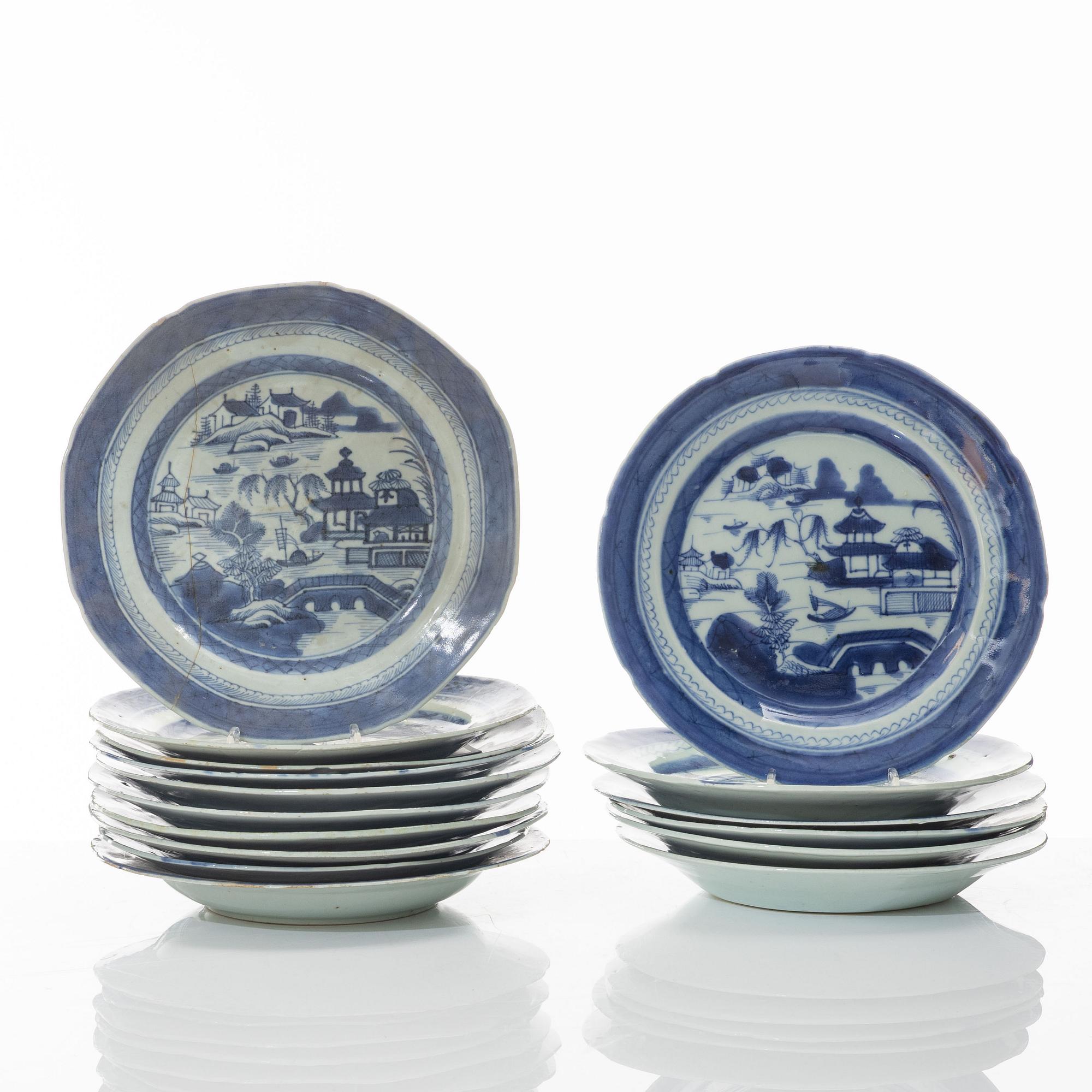 Tallrikar, 16 stycken, kompaniporslin, Kina, Qingdynastin, 1800-tal.
