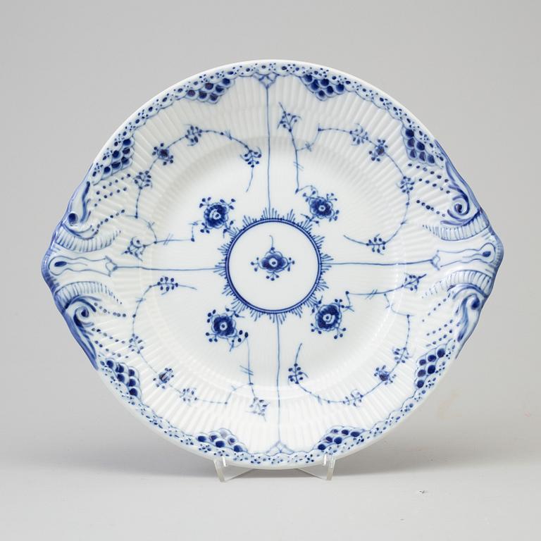 ROYAL COPENHAGEN, mat-, kaffe- och teservis, porslin, 44 delar, porslin, "Musselmalet", Danmark.