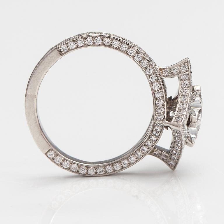 Louis Vuitton, A platinum ring with diamonds ca. 2.33 ct in total. Marked Louis Vuitton 52m 390234. 2018.