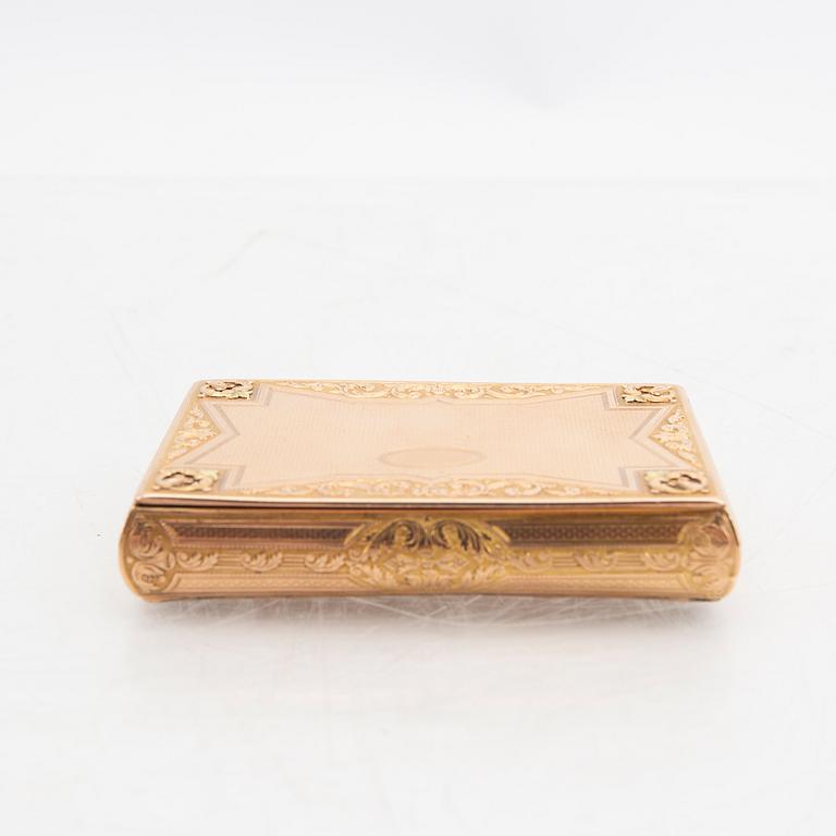 A Swiss mid- 19th century, en deux couleurs, gold box, unidentified makers mark CCS.
