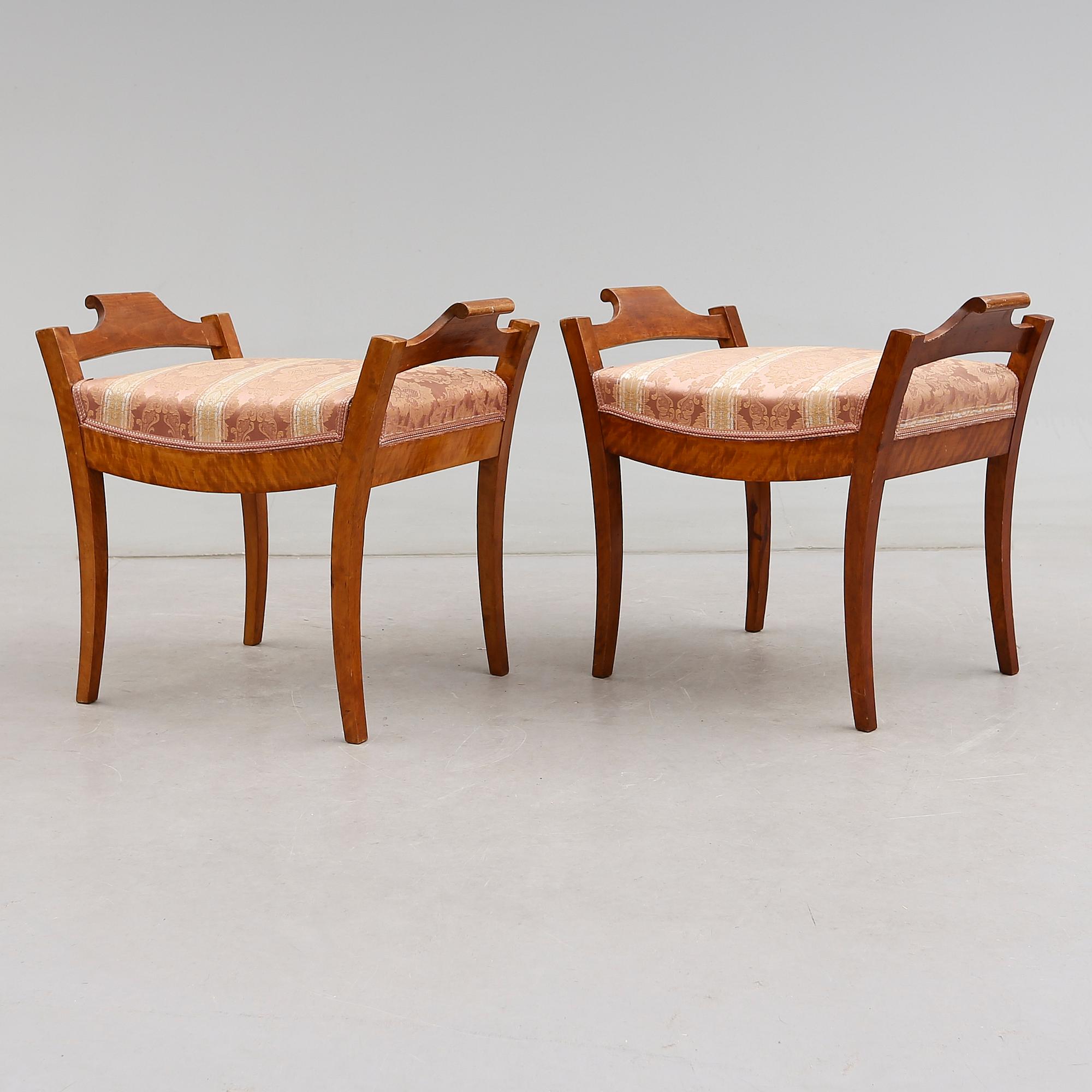 TABURETTER, 1 par, Karl Johan, 1800-talets mitt.