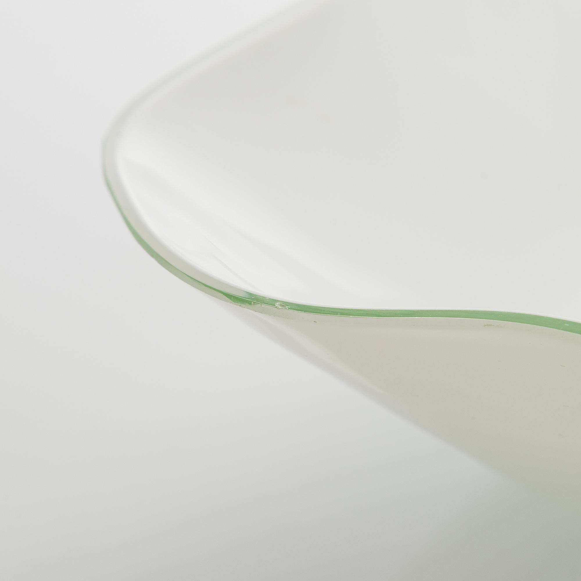 Alvar Aalto, 1 osa lasiveistoksesta, ”Aallon-kukka” 9767C, signeerattu Alvar Aalto Karhula.