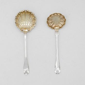 A.G. Sundberg och J.A. Öberg, tesilar, 2 st, silver, Västerås 1898 och Hudiksvall 1927.