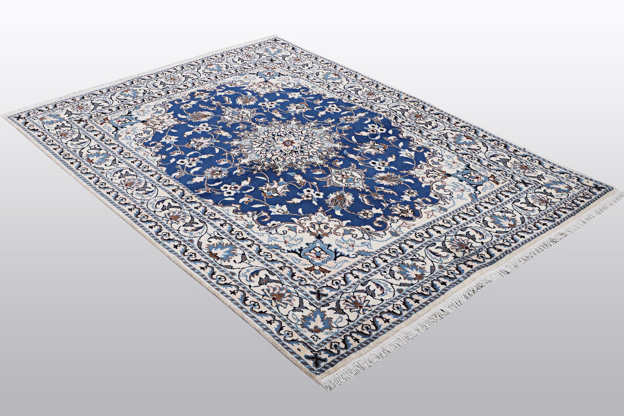 Matta, Nain, part silk, 9 LAA, ca 203 x 147 cm.