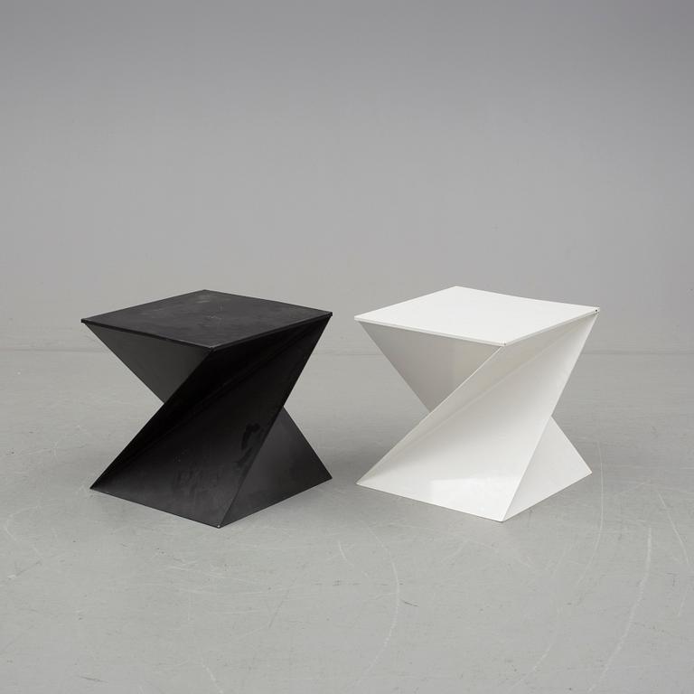 BORD, 2 stycken, Nordiska Galleriet, 1900/2000-tal.