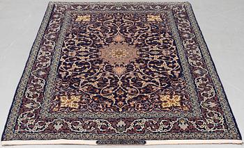 Matta, semiantik Isfahan, signerad Hekmat Nejad, ca 224 x 151 cm (samt 1 respektive 4 cm slätväv på vardera sida).